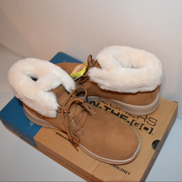 🔥SOLD🔥Skechers Lush Women's Lace-Up Fur Boot - Picture 9 of 9